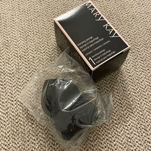 NWT Mary Kay Blending Sponge